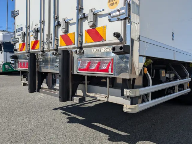 いすゞ ギガ 2PG-CYJ77C(8x4)の写真7