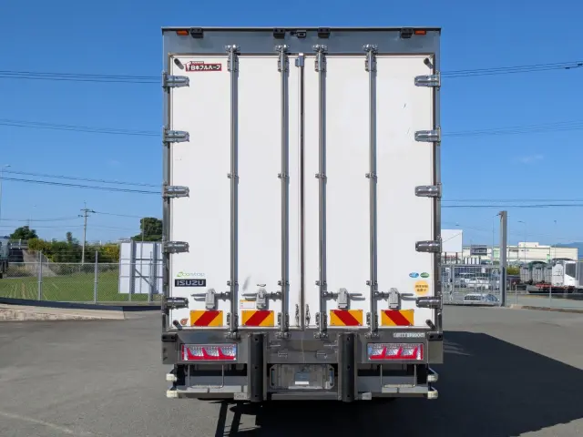 いすゞ ギガ 2PG-CYJ77C(8x4)の写真8