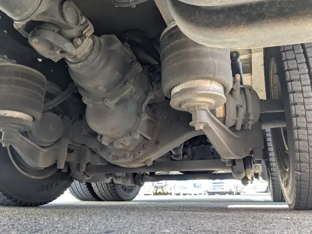 いすゞ ギガ 2PG-CYJ77C(8x4)の写真13