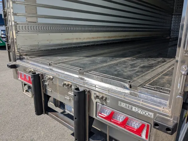 いすゞ ギガ 2PG-CYJ77C(8x4)の写真19