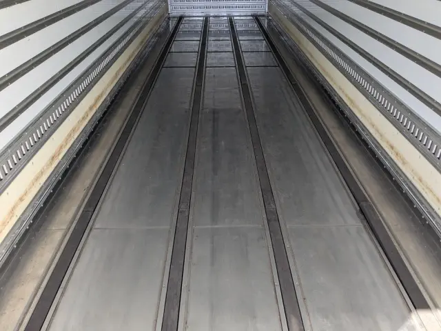 いすゞ ギガ 2PG-CYJ77C(8x4)の写真21