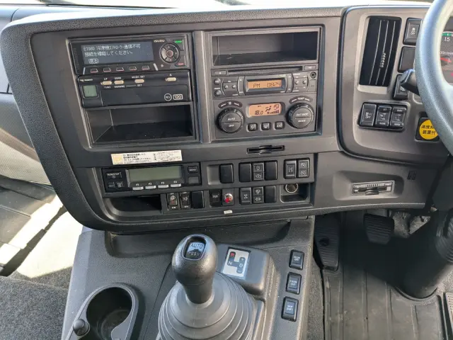 いすゞ ギガ 2PG-CYJ77C(8x4)の写真34