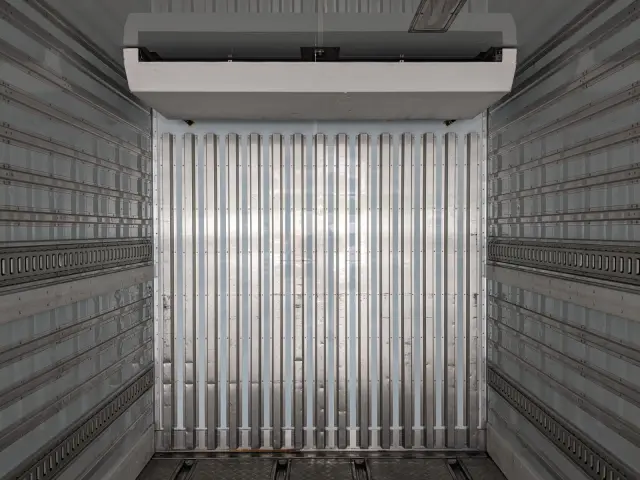 日野 プロフィア 2DG-FW1AHJ(8x4)の写真16