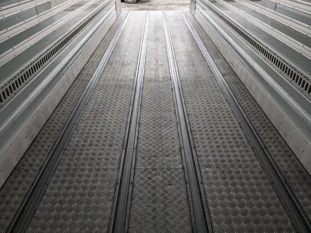 日野 プロフィア 2DG-FW1AHJ(8x4)の写真17