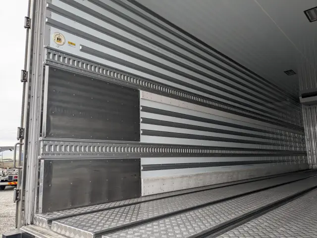 日野 プロフィア 2DG-FW1AHJ(8x4)の写真19