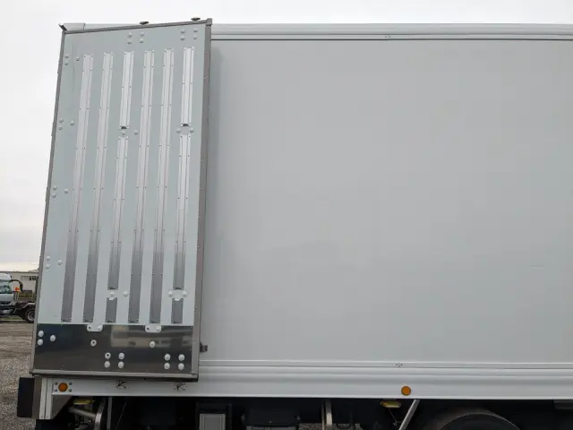 日野 プロフィア 2DG-FW1AHJ(8x4)の写真27