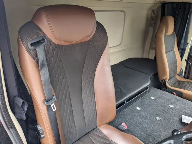 日野 プロフィア 2DG-FW1AHJ(8x4)の写真36