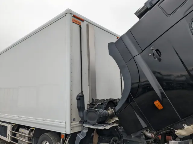 日野 プロフィア 2DG-FW1AHJ(8x4)の写真46