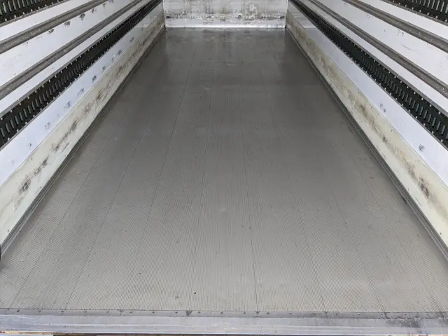 いすゞ フォワード TKG-FRR90S2(2WD)の写真16