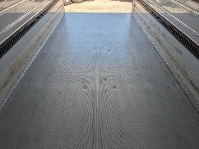 いすゞ フォワード TKG-FRR90S2(2WD)の写真22