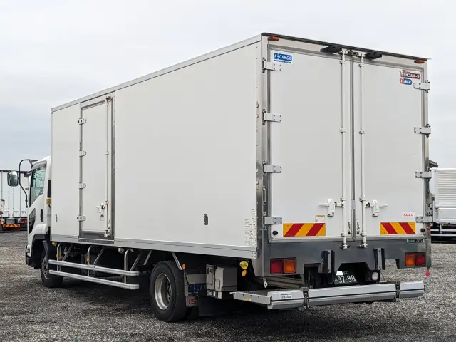 いすゞ フォワード TKG-FRR90S2(2WD)の写真4