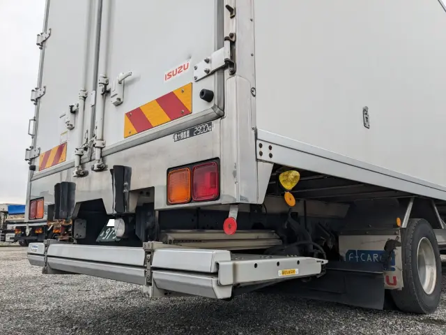 いすゞ フォワード TKG-FRR90S2(2WD)の写真8