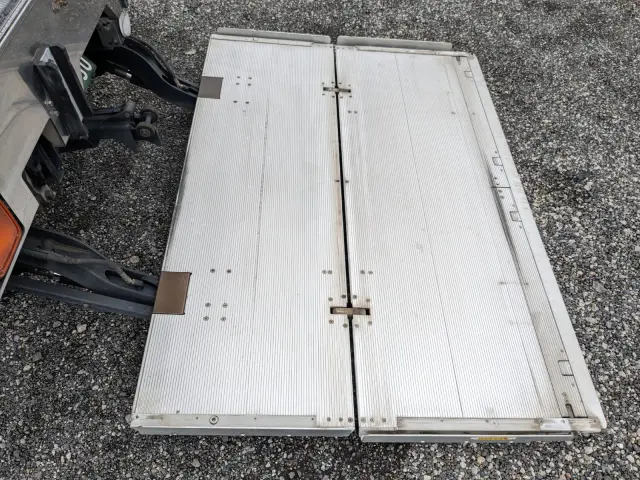 いすゞ フォワード TKG-FRR90S2(2WD)の写真12