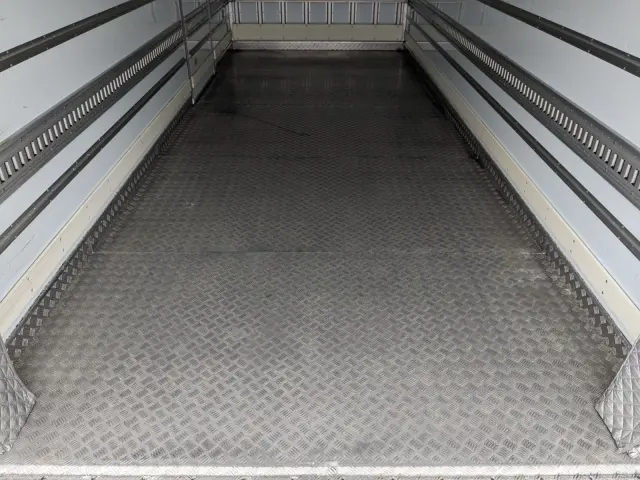 いすゞ フォワード TKG-FRR90S2(2WD)の写真16