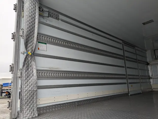 いすゞ フォワード TKG-FRR90S2(2WD)の写真24