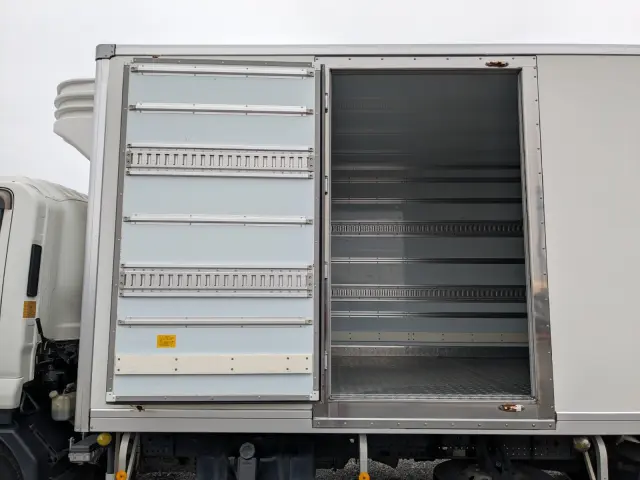 いすゞ フォワード TKG-FRR90S2(2WD)の写真31