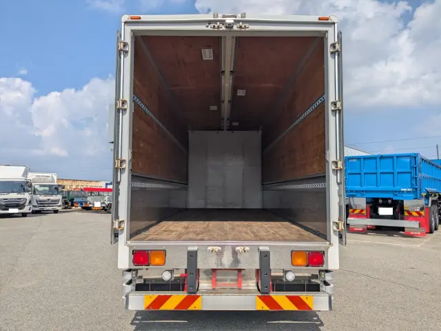 いすゞ フォワード LPG-FTR90T2(2WD)の写真9