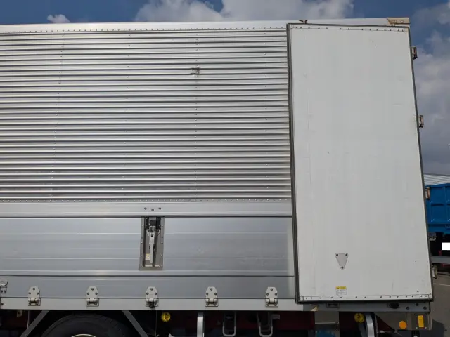 いすゞ フォワード LPG-FTR90T2(2WD)の写真23