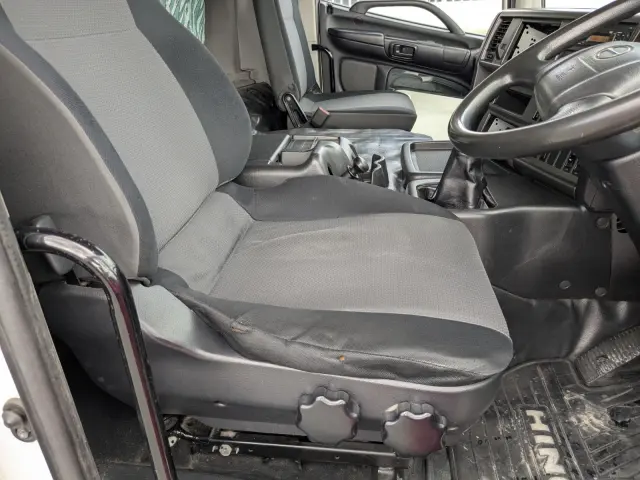 日野 プロフィア QPG-FN1AWDA(6x2)の写真31