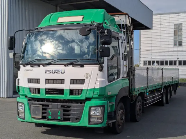 いすゞ ギガ QKG-CYJ77A(8x4)の写真1
