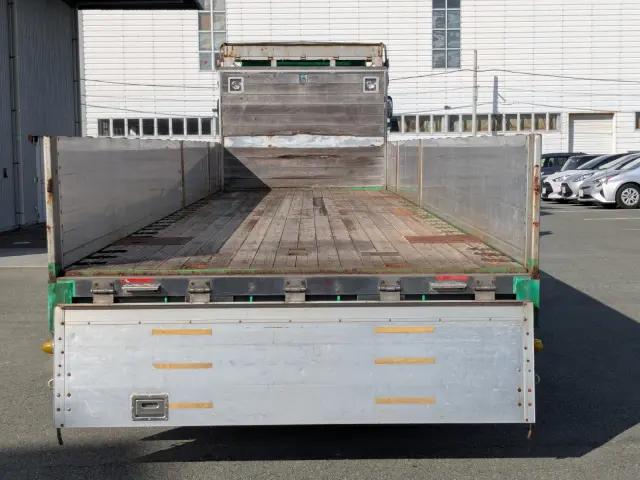 いすゞ ギガ QKG-CYJ77A(8x4)の写真9