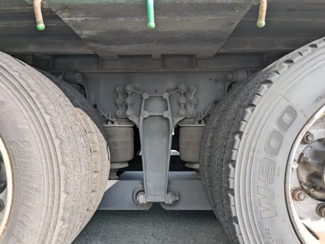 いすゞ ギガ QKG-CYJ77A(8x4)の写真11