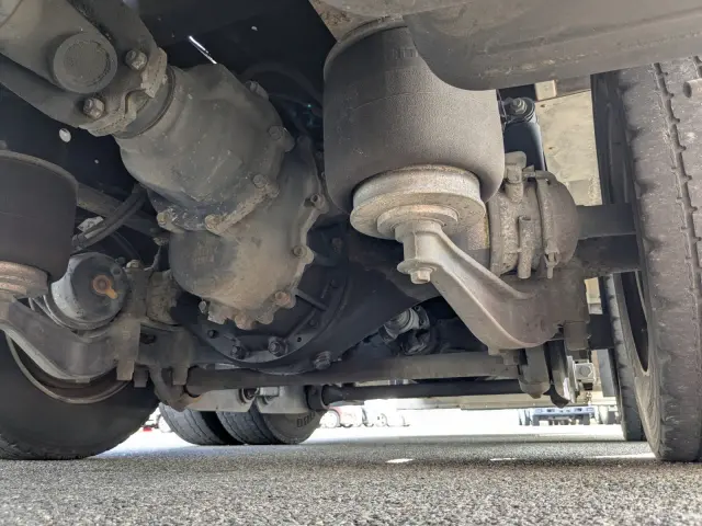 いすゞ ギガ QKG-CYJ77A(8x4)の写真12