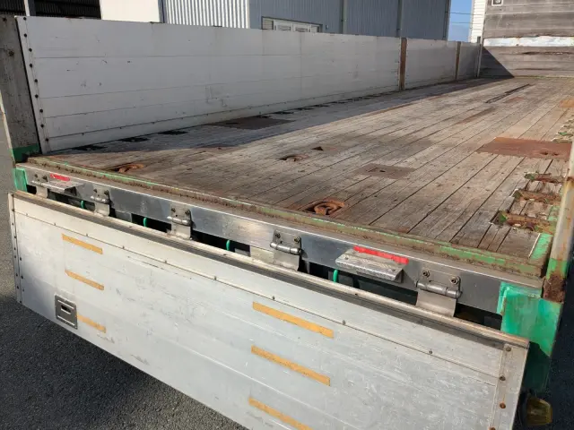 いすゞ ギガ QKG-CYJ77A(8x4)の写真17