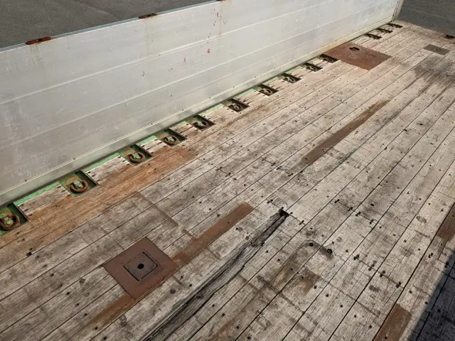 いすゞ ギガ QKG-CYJ77A(8x4)の写真23