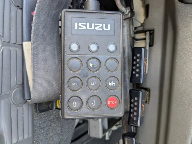 いすゞ ギガ QKG-CYJ77A(8x4)の写真32