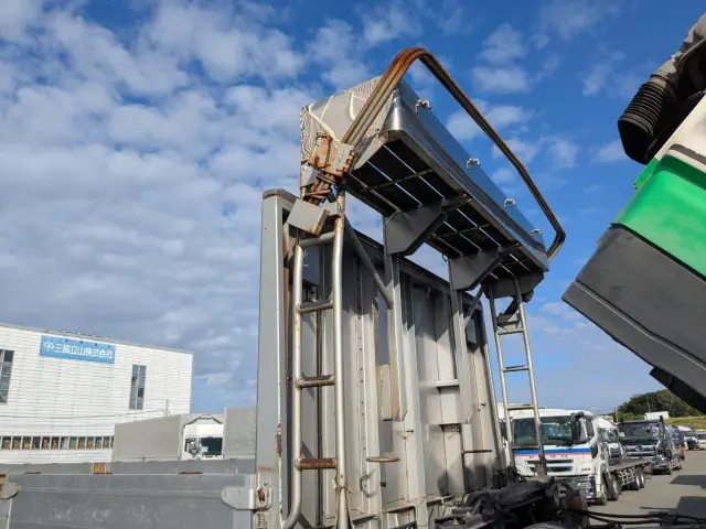 いすゞ ギガ QKG-CYJ77A(8x4)の写真38