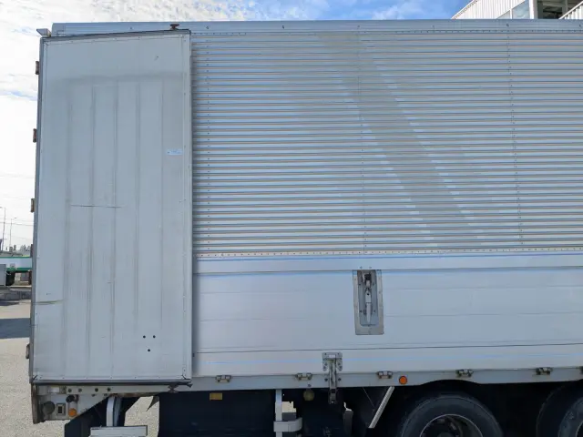 日野 プロフィア QKG-FW1EXBG(8x4)の写真15