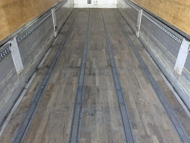 日野 プロフィア QKG-FW1EXBG(8x4)の写真21