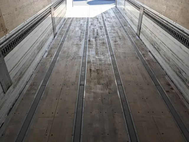 日野 プロフィア QKG-FW1EXBG(8x4)の写真25