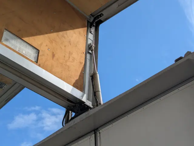 日野 プロフィア QKG-FW1EXBG(8x4)の写真32