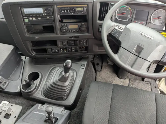 いすゞ ギガ 2PG-CYJ77C(8x4)の写真28