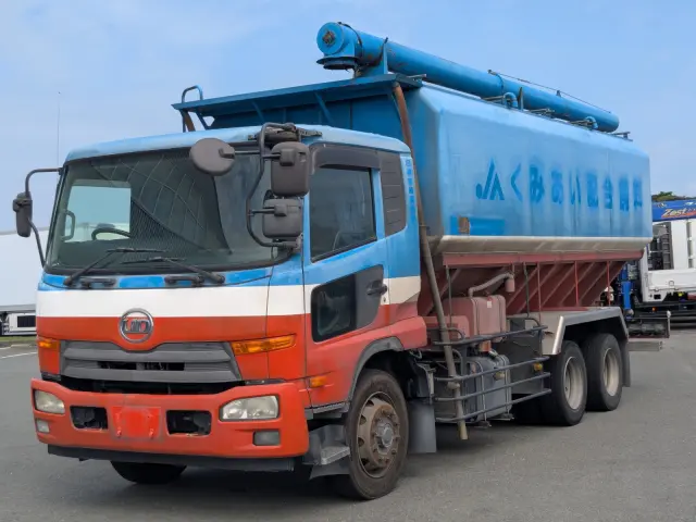 UD クオン QDG-PW39L(6x4)の写真1
