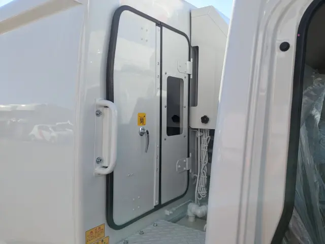 三菱 キャンター 2RG-FEAV0(2WD)の写真30