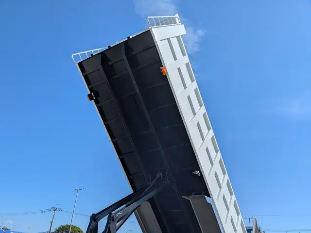 日野 プロフィア 2DG-FS1AHE(6x4)の写真18