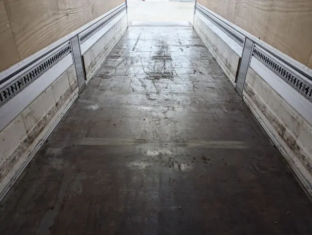 UD クオン 2PG-CD5CA(6x2)の写真15