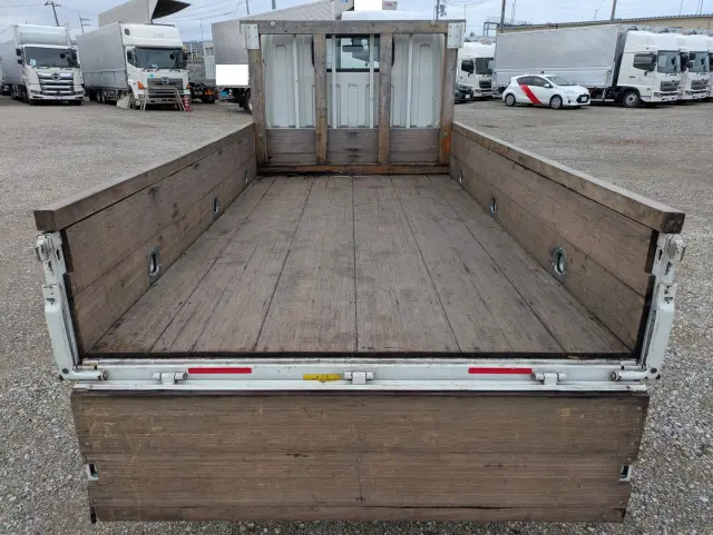 三菱 キャンター 2TG-FBA00(2WD)の写真9