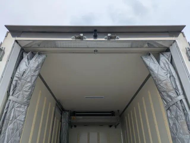 いすゞ エルフ TPG-NHR85AN(2WD)の写真9