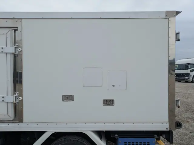 いすゞ エルフ TPG-NHR85AN(2WD)の写真17