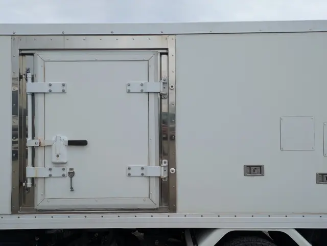 いすゞ エルフ TPG-NHR85AN(2WD)の写真33