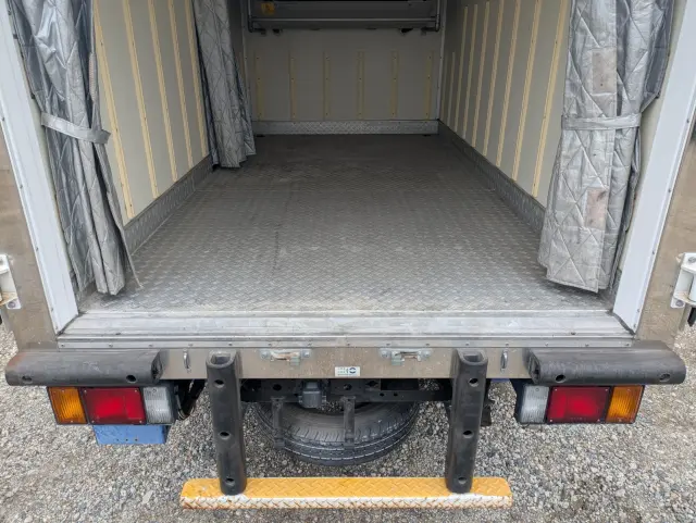 いすゞ エルフ TPG-NHR85AN(2WD)の写真10