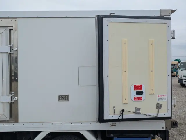 いすゞ エルフ TPG-NHR85AN(2WD)の写真16