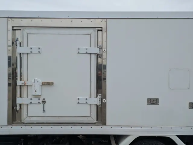 いすゞ エルフ TPG-NHR85AN(2WD)の写真30