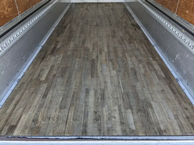 いすゞ フォワード 2KG-FK64F(2WD)の写真11