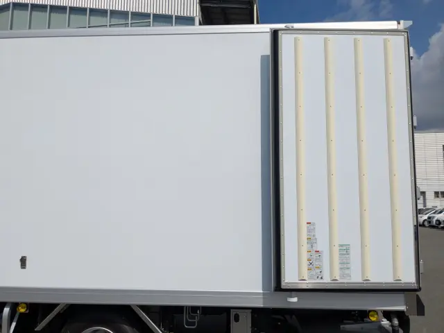 三菱 ファイター 2KG-FK65F(2WD)の写真9