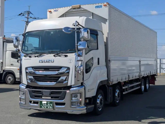 いすゞ ギガ 2PG-CYJ77C(8x4)の写真1